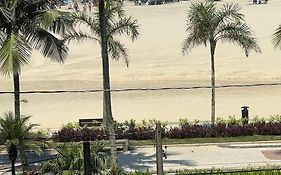 Guilhermina Pe Na Areia Vista Mar